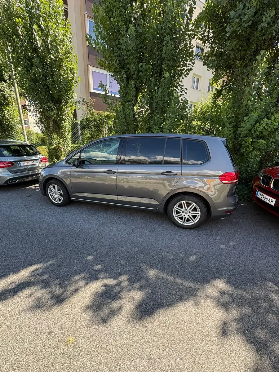 Volkswagen Touran 2016 photo 2