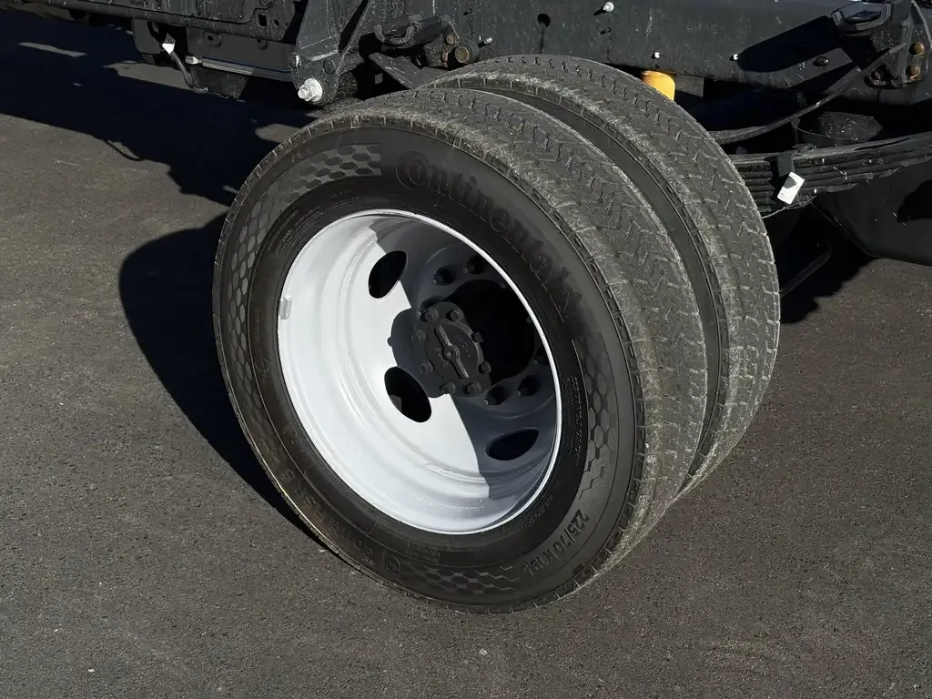 Ford F-550 Super Duty 2026 photo 5