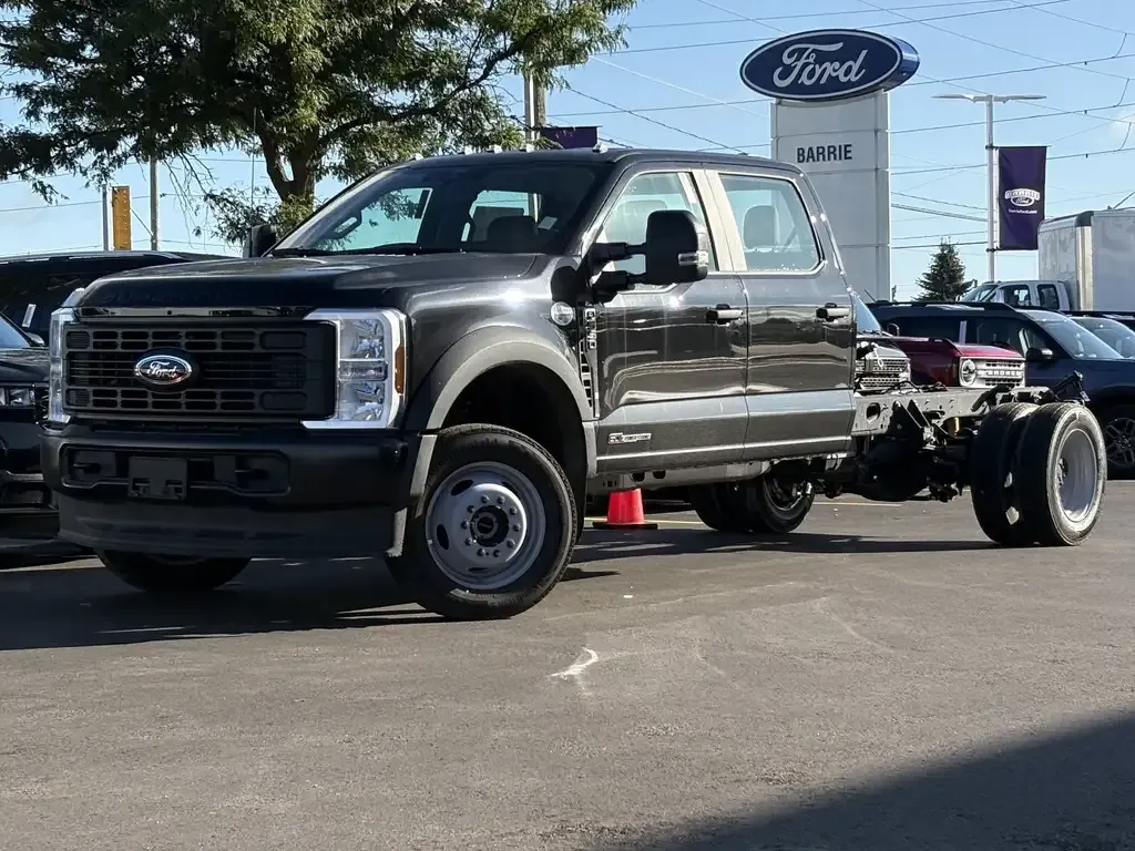 Ford F-550 Super Duty 2026 photo 2
