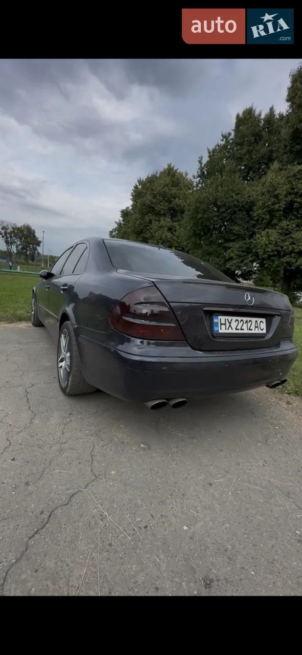 Mercedes-Benz E-Class 2004 photo 2