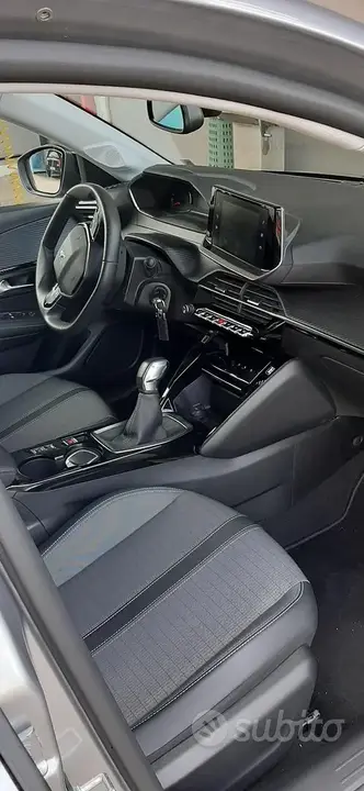 Peugeot 208 2023 photo 3