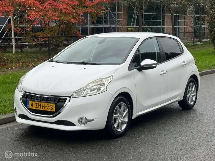 Peugeot 208 2015 photo 4
