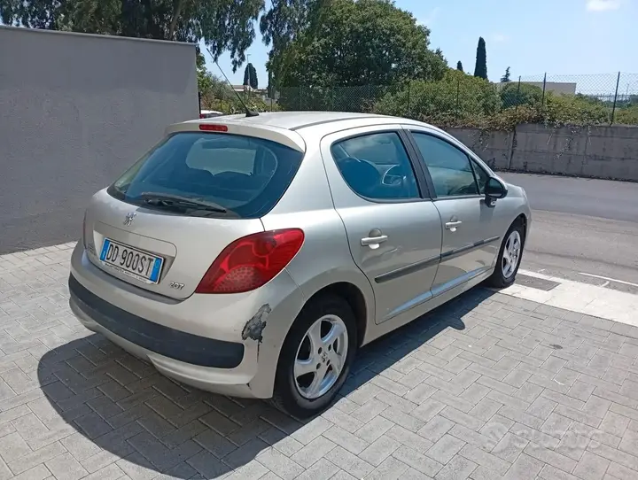 Peugeot 207 2006 photo 3