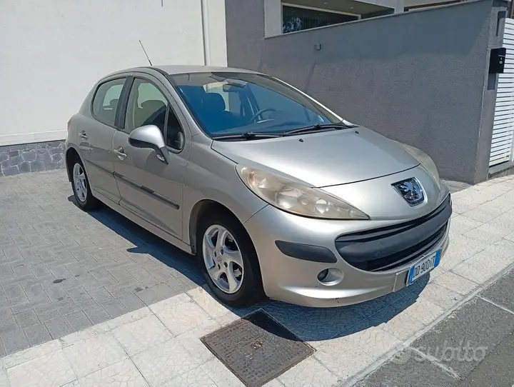 Peugeot 207 2006 photo 2