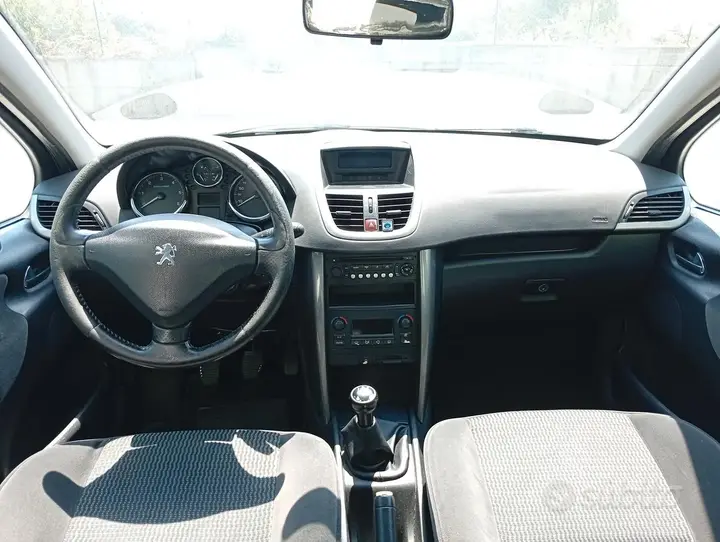 Peugeot 207 2006 photo 5