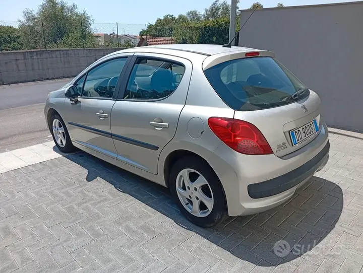 Peugeot 207 2006 photo 4
