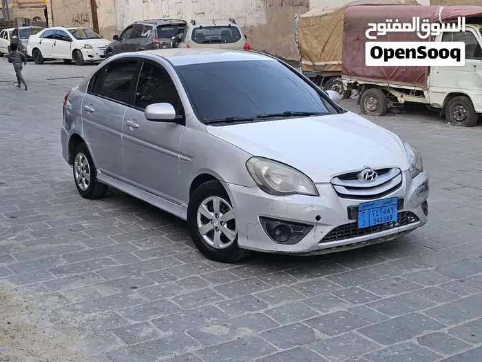Hyundai Accent 2010 photo 2