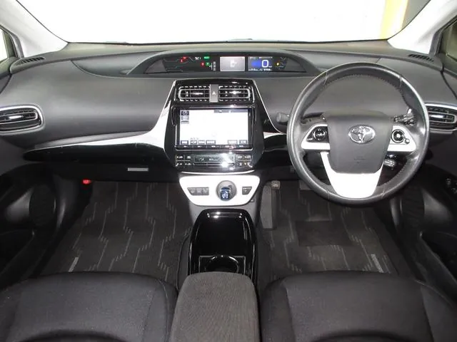 Toyota Prius Phv 2017 photo 3
