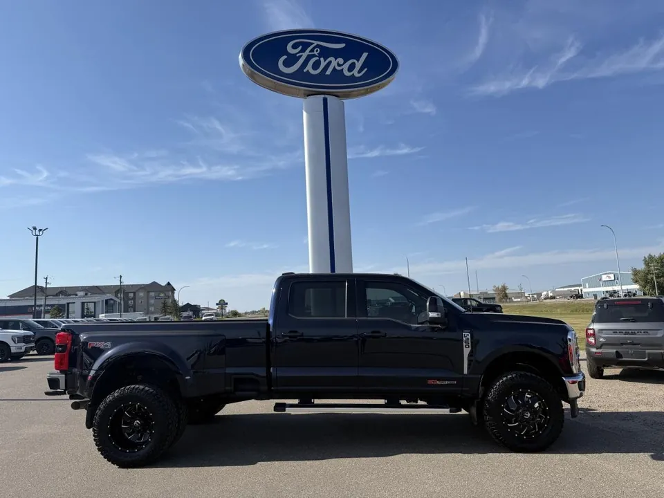Ford Super Duty F-350 2024 photo 3