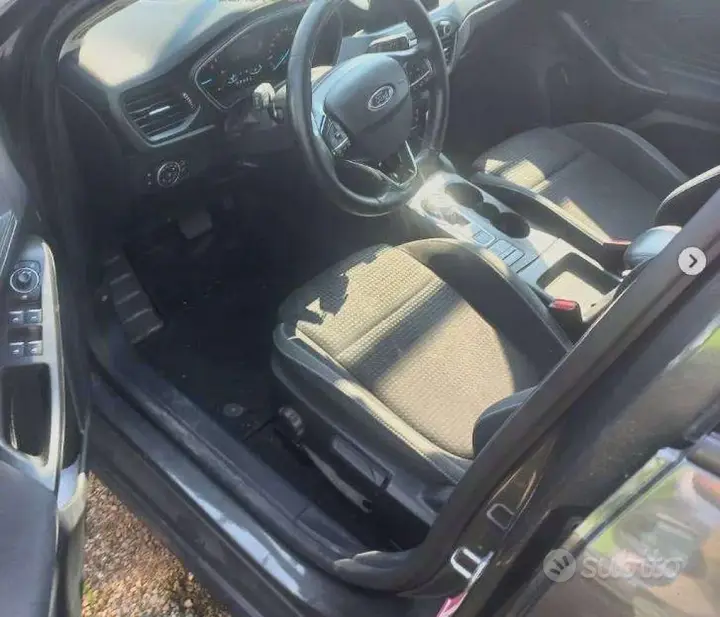 Ford Focus 2022 photo 2