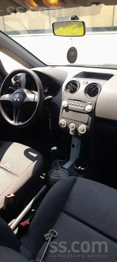 Mitsubishi Colt 2004 photo 4