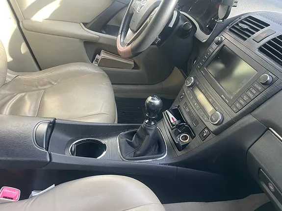 Toyota Avensis 2010 photo 5