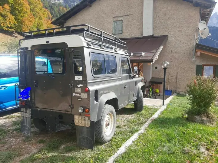Land Rover Defender 2005 photo 4