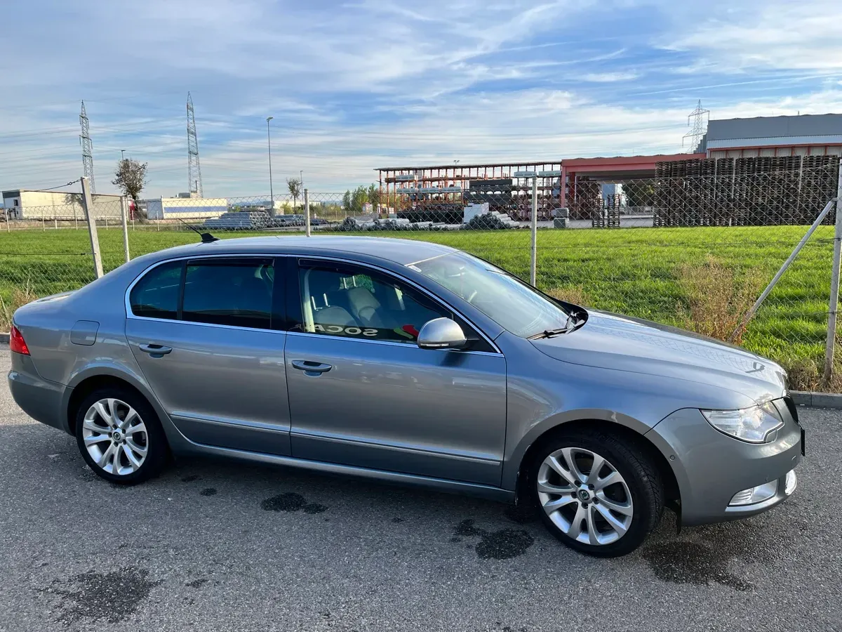 Skoda Superb 2008 photo 2