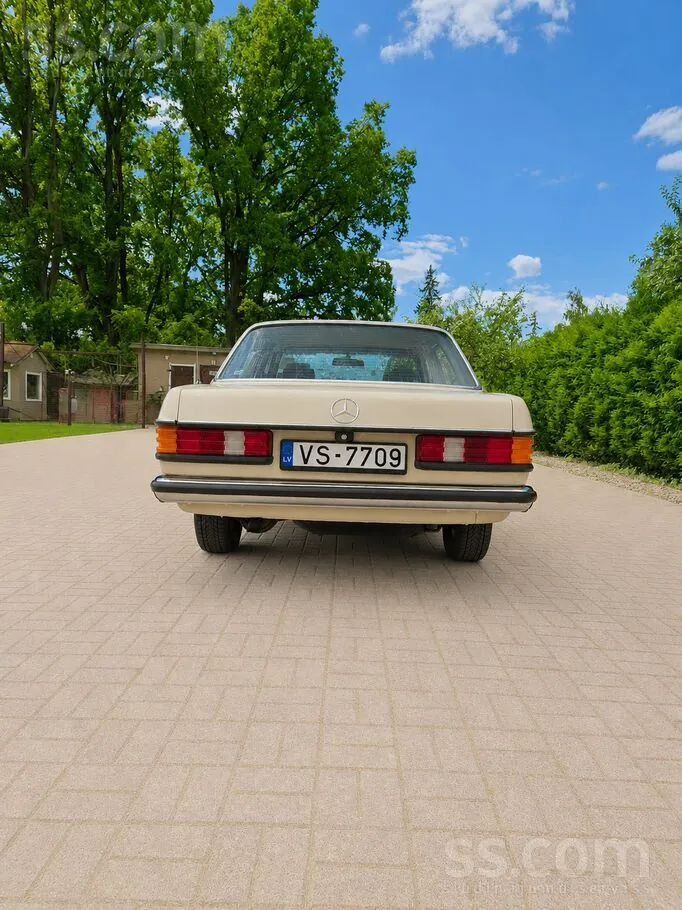 Mercedes-Benz E230 1982 photo 5