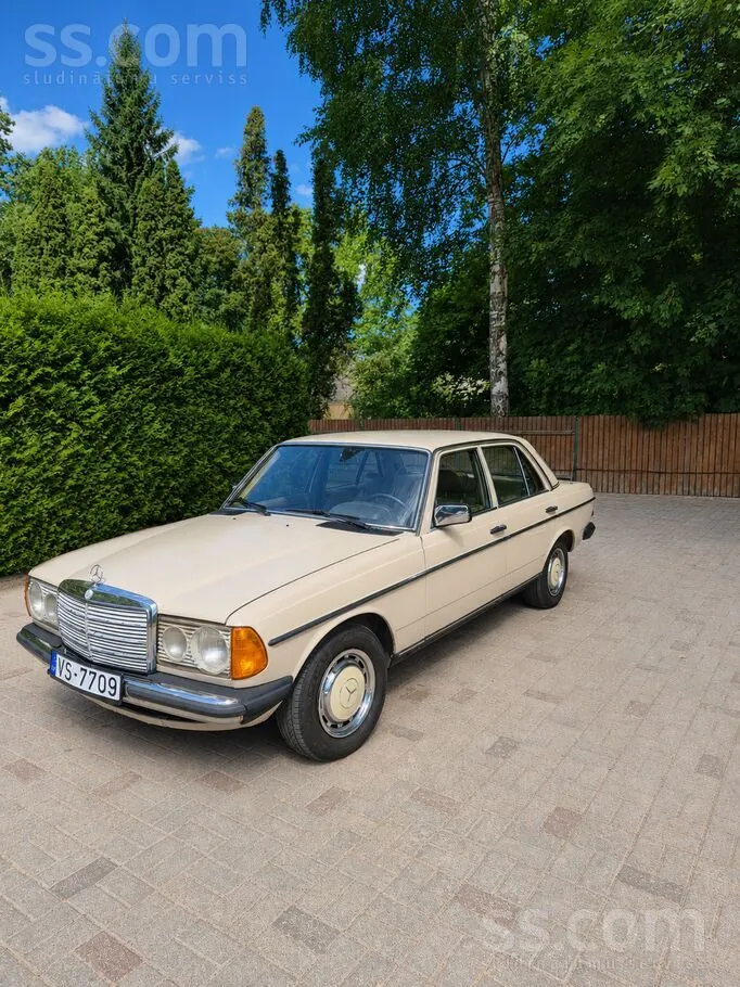 Mercedes-Benz E230