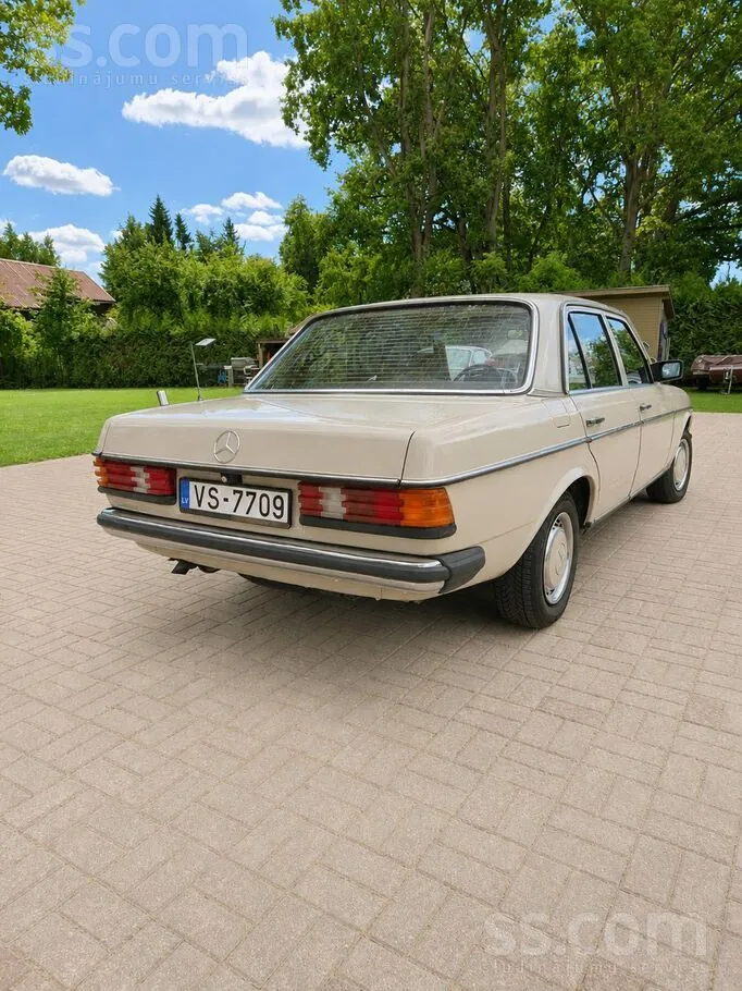 Mercedes-Benz E230 1982 photo 3