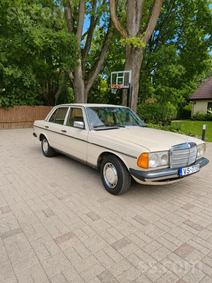 Mercedes-Benz E230 1982 photo 4