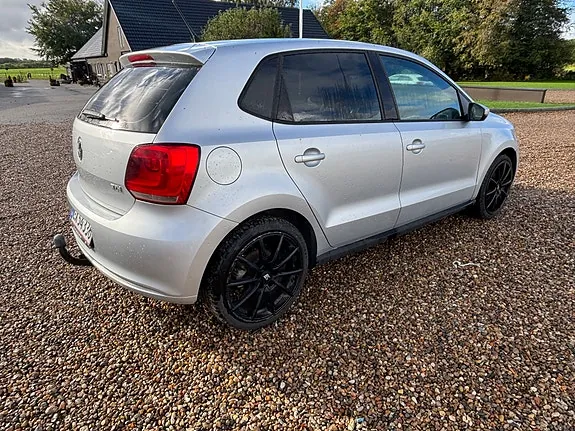 Volkswagen Polo 2010 photo 2