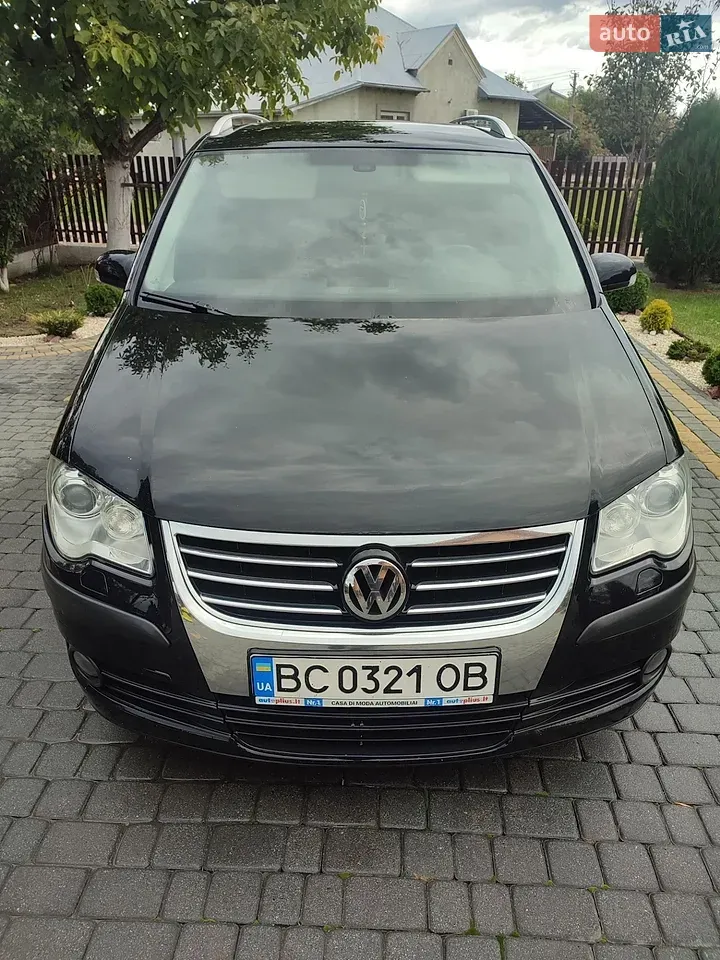 Volkswagen Touran 2008 photo 2