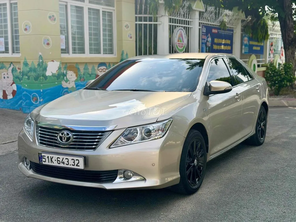 Toyota Camry 2013 photo 2
