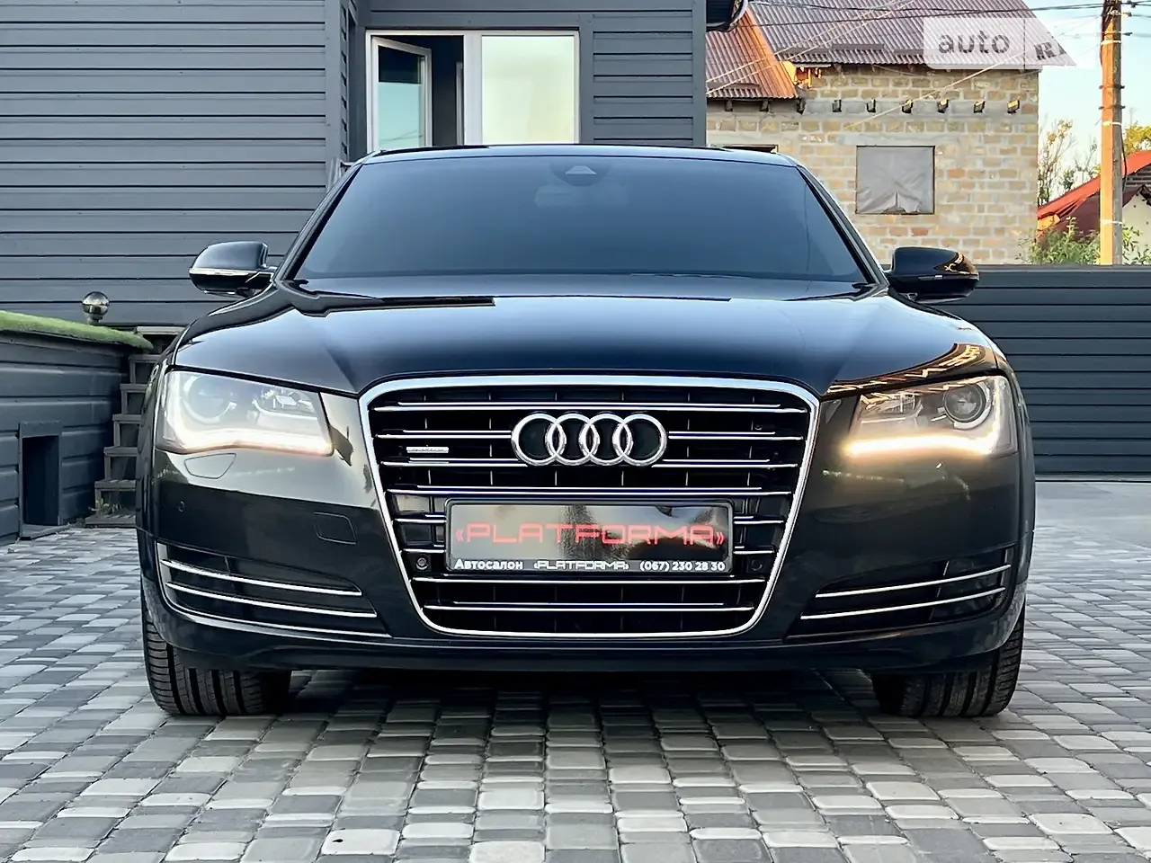 Audi A8 2010 photo 2