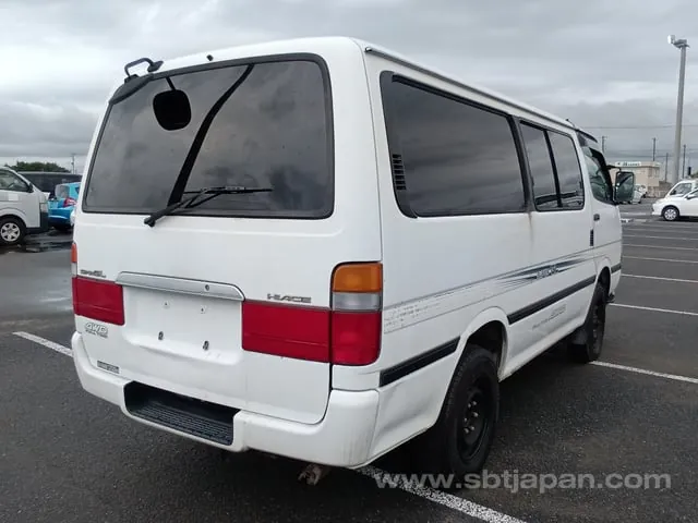 Toyota Hiace 2002 photo 4