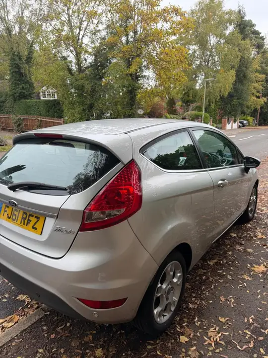Ford Fiesta 2012 photo 2
