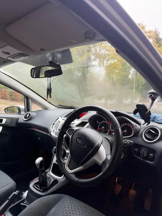 Ford Fiesta 2012 photo 5
