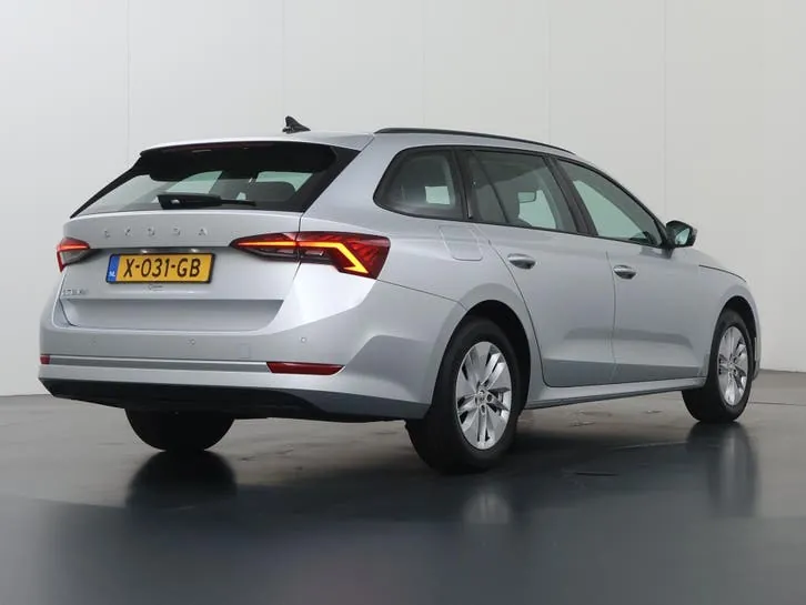 Skoda Octavia 2023 photo 2