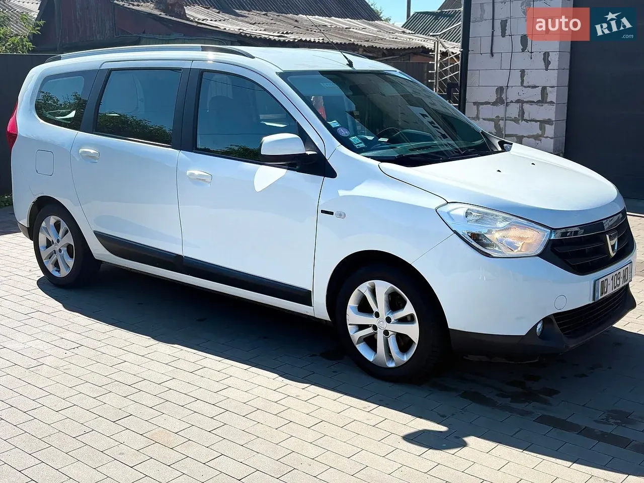 Dacia Lodgy 2014 photo 2