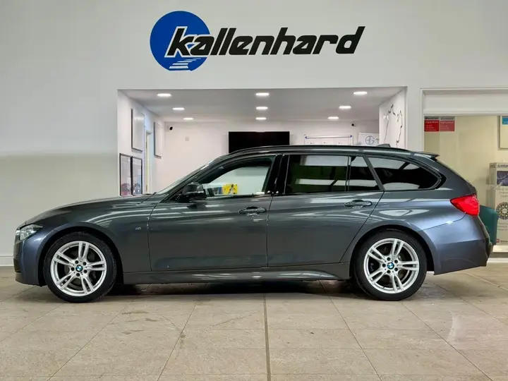BMW 3 Series 2018 photo 2