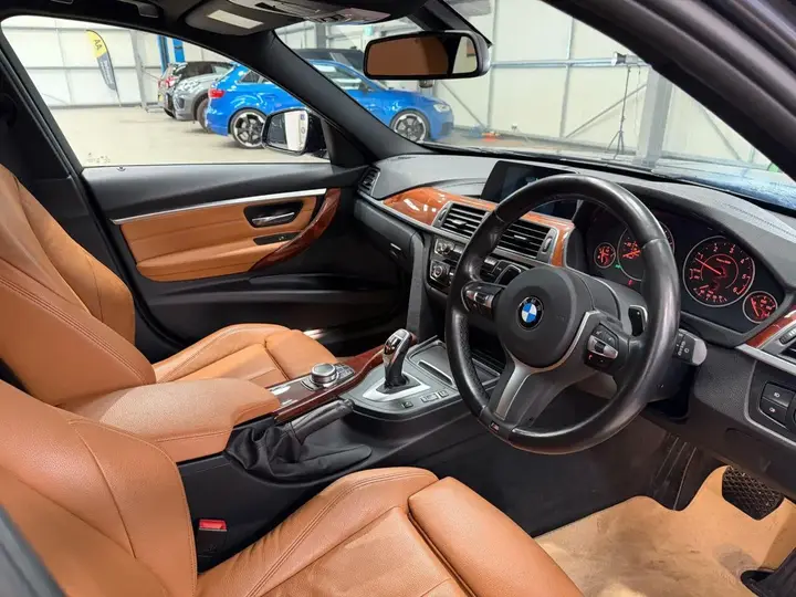 BMW 3 Series 2018 photo 3