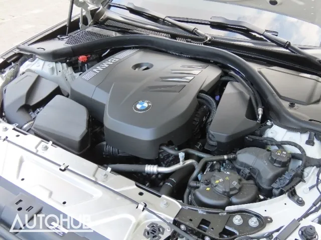 BMW 3 Series photo 5