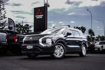 Mitsubishi Outlander 2022 photo 2