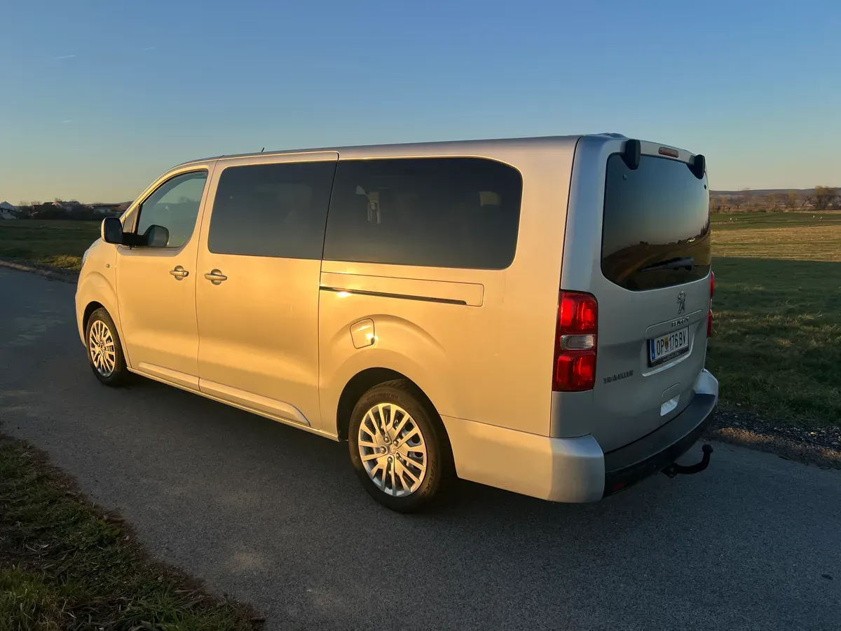 Peugeot Traveller 2018 photo 2