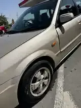 Mazda 323 2003 photo 4