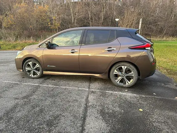 Nissan Leaf 2019 photo 2