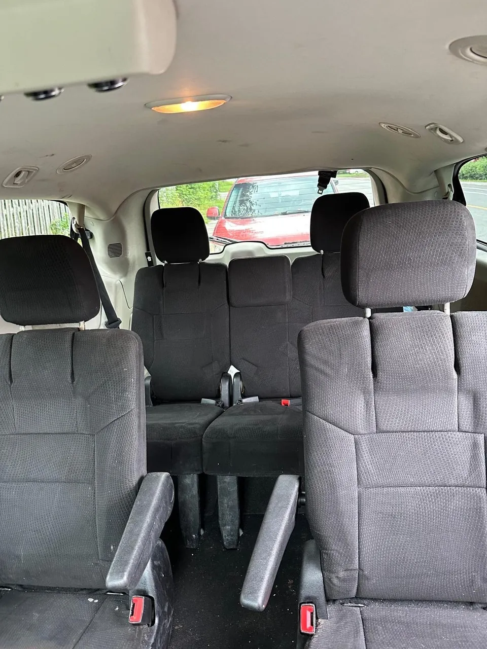 Dodge Caravan 2011 photo 2