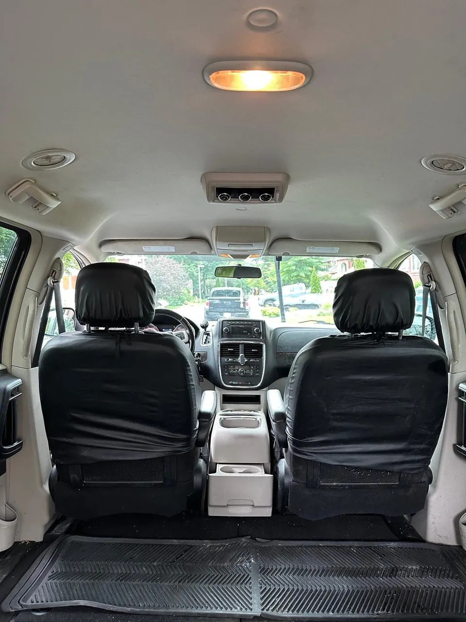 Dodge Caravan 2011 photo 3