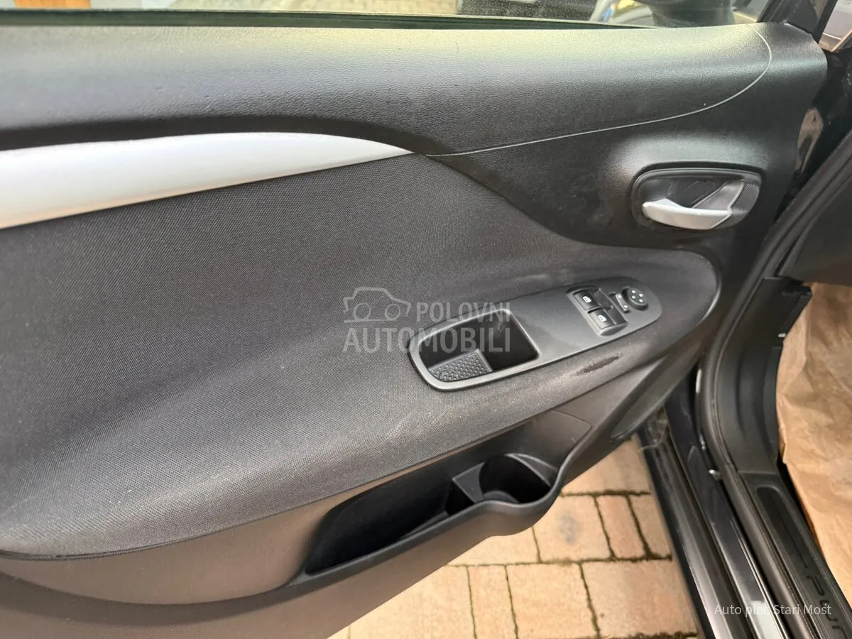 Fiat Grande Punto 2014 photo 5