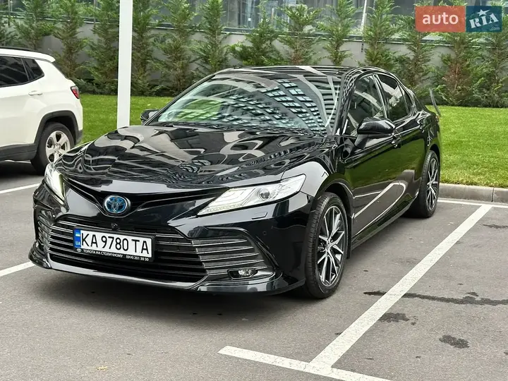 Toyota Camry 2024 photo 2