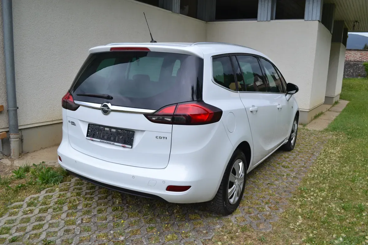 Opel Zafira Tourer 2012 photo 2