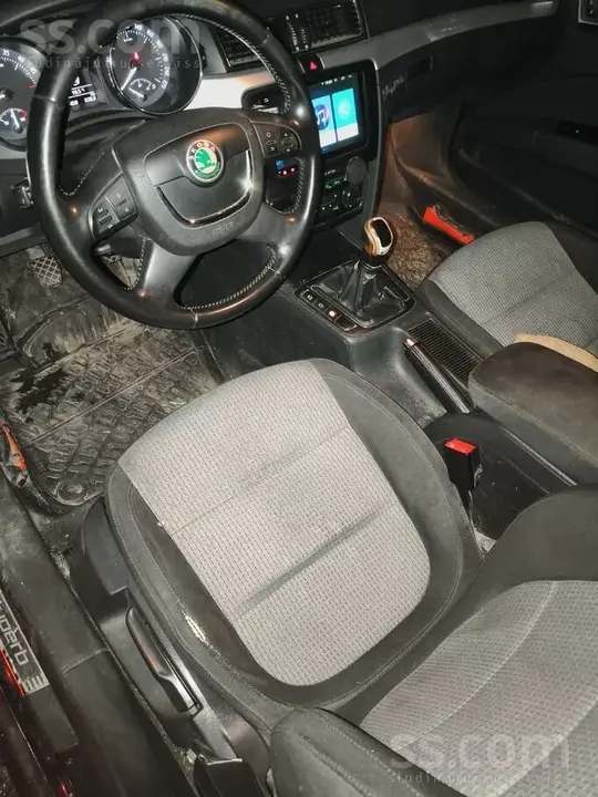 Skoda Superb 2012 photo 5