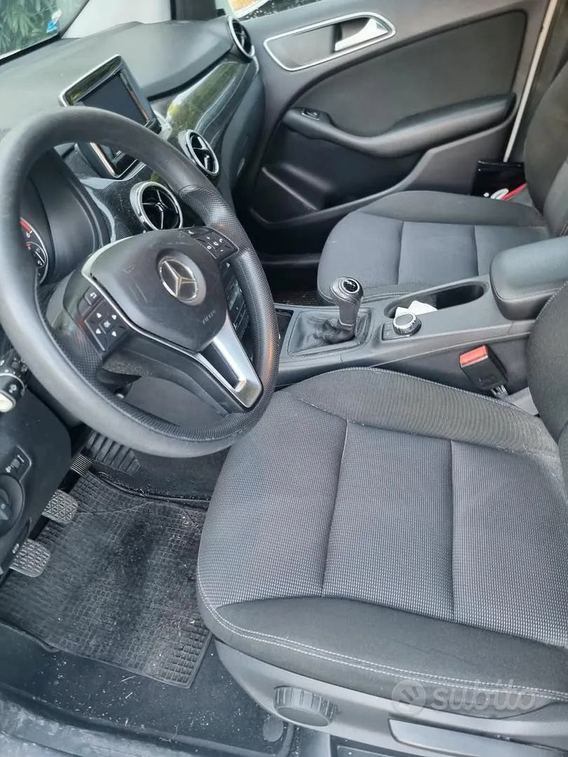 Mercedes-Benz B 180 Cdi 2013 photo 2