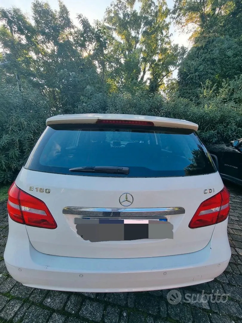 Mercedes-Benz B 180 Cdi 2013 photo 4