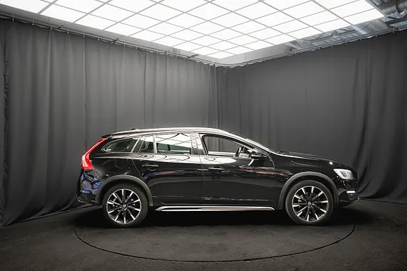 Volvo V60 Cross Country 2018 photo 5