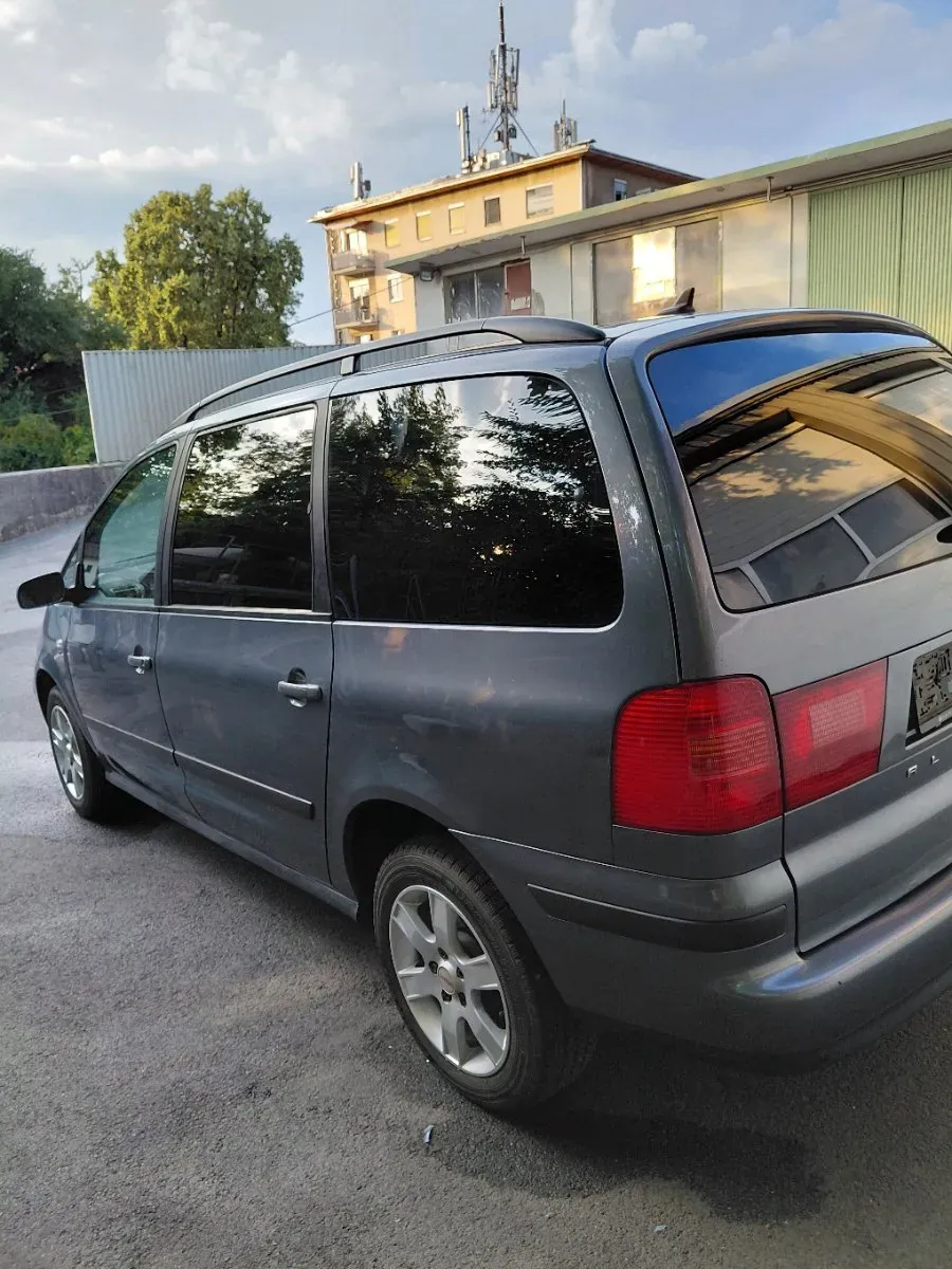 Seat Alhambra 2008 photo 2
