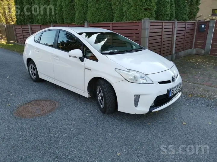 Toyota Prius 2015 photo 4