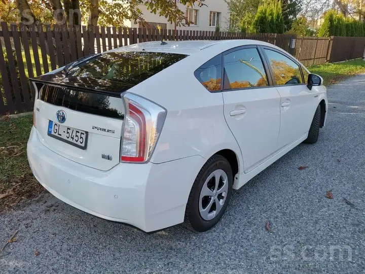 Toyota Prius 2015 photo 5